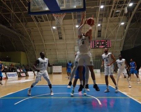 Академик Бултекс 99 в пълен състав срещу Левски Лукойл днес