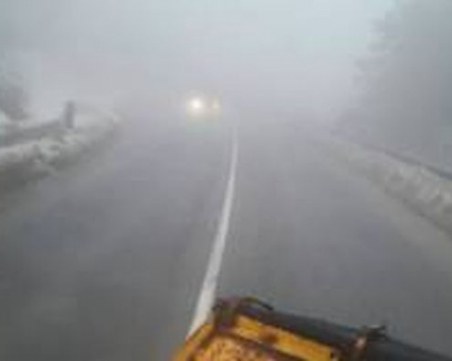 Минусови температури и поледици по пътищата днес