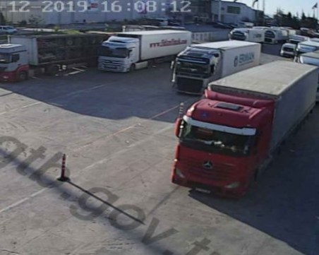 Огромен трафик на границата ни с Турция! Образуваха се огромни колони от тирове