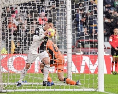 Роналдо се разписа, но Ювентус се издъни у дома