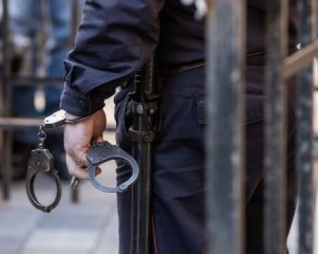 Полицейска гонка в Шумен, арестуваха обявен за издирване мъж