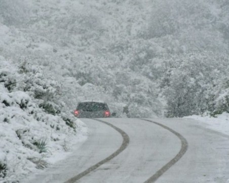 Жълт код за обилни валежи от сняг и дъжд в половин България