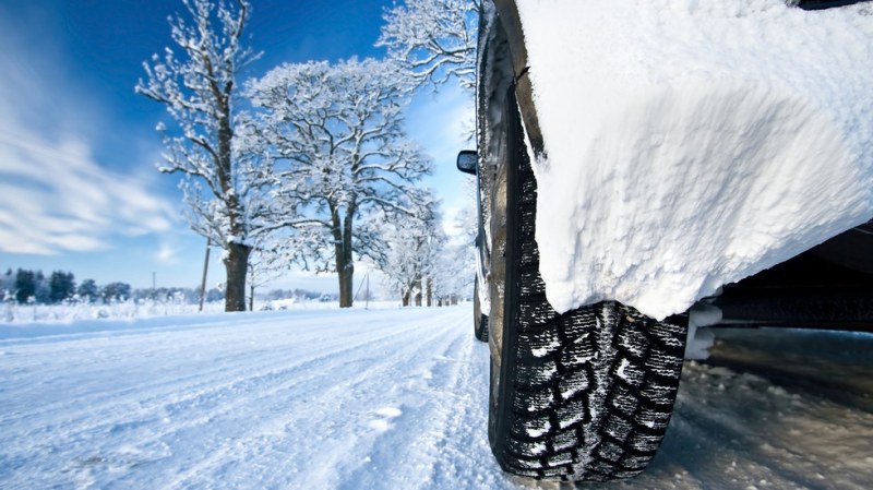 9 неща, които не трябва да оставяме в колата през зимата