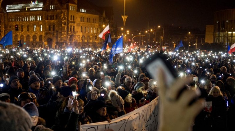 Антиправителствени протести избухнаха в Полша