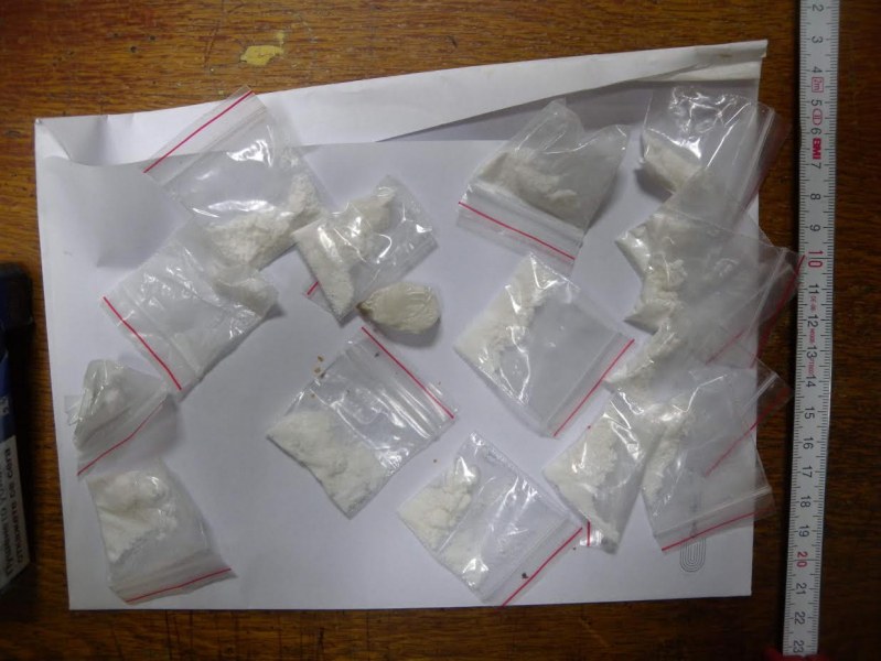 Шофьорка изхвърли 35 плика с наркотици при проверка от полицаи