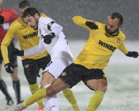 Неделев и Ботев изпързаляха Славия в снега на Овча Купел