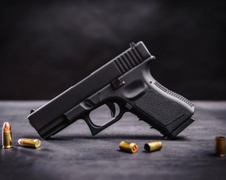 Пиян размаха пистолет в поликлиника в Бургас, арестуваха го