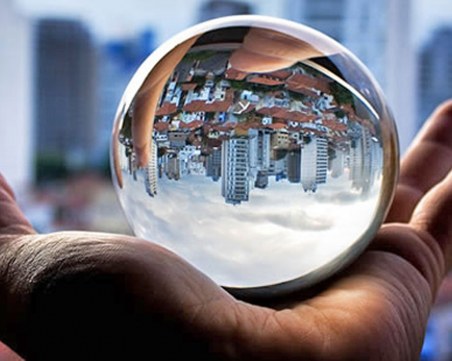 Шокиращи прогнози за 2020: Вдигане на лихвите, Унгария напуска ЕС, нова валута