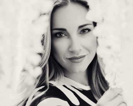 Алекс Раева показа малката си дъщеричка