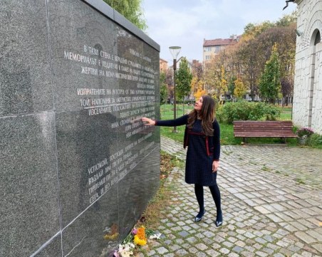 Американската посланичка в София почете жертвите на комунизма