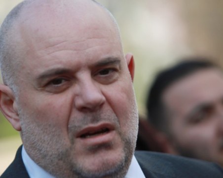 Четирима българи в хакерска банда, източила над 57 млн. евро от 47 компании