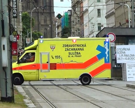 Два автобуса се блъснаха в Прага, 30 души са пострадали