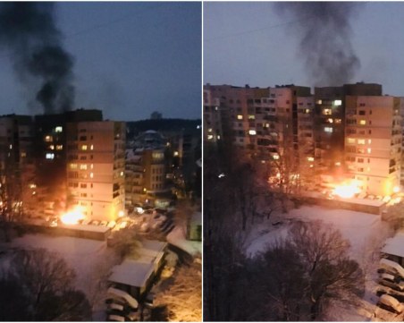 Две коли изгоряха пред столичен блок, опушиха цял квартал