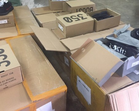 Митничари задържаха пратка с фалшиви стоки за над 4 млн. лева