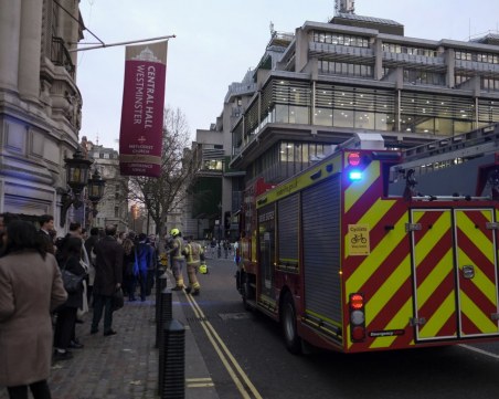 Пожар събуди гостите на хотел в Лондон, евакуират 160 души