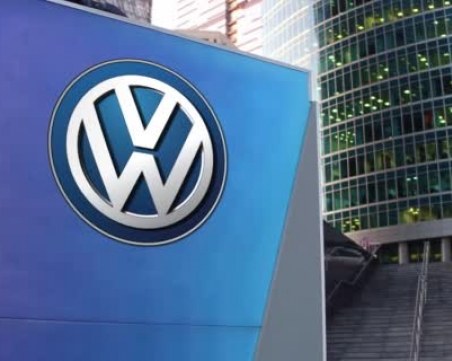 Следователи претърсват офисите на 