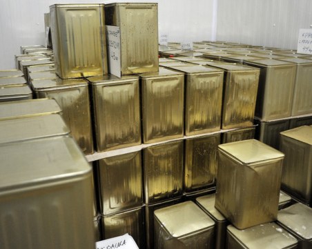 Запечатаха складове за млечни продукти в Силистра и Бургас