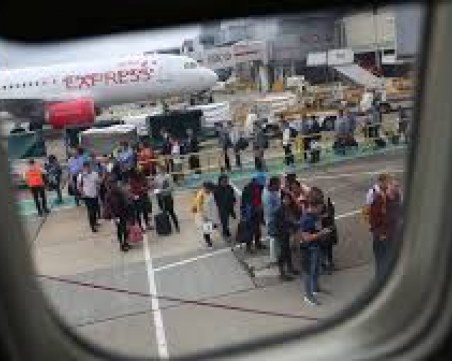 Жена колабира в самолет от Дубай за София