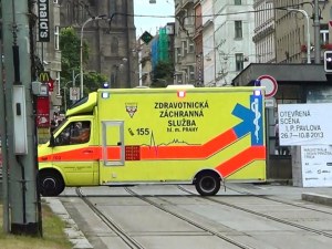 Два автобуса се блъснаха в Прага, 30 души са пострадали
