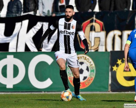 Локо се изпоти сериозно, но продължава напред за Купата