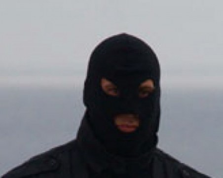 Маскиран преби продавач и задигна 700 лева в столичен магазин