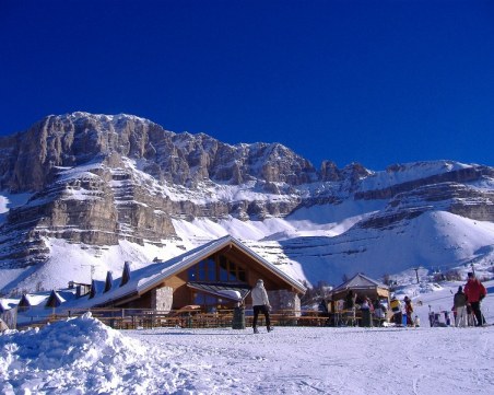 Монд: Руски шпиони имали база в Алпите, работили и в България