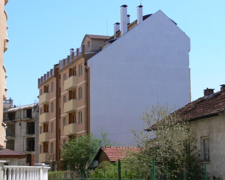 Строители предлагат застрояване на калканите на блоковете