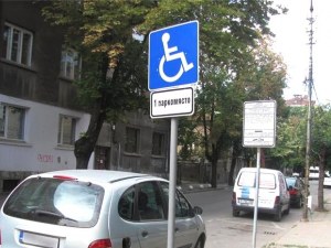 Само за ден: Полицията в Пазарджик провери 494 шофьори, паркирали на места за инвалиди