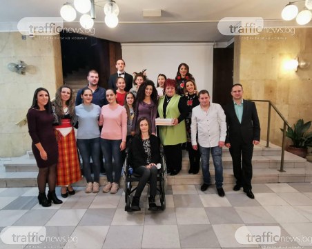 Асеновградчани събраха 1392 лева за болната Лиза