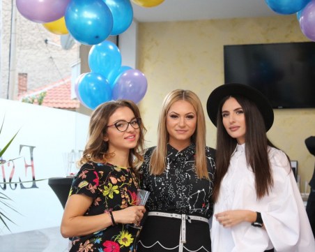 Луксът в косите празнува рожден ден в Дупница