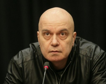 Слави Трифонов - готов да регистрира партията си под ново име, с други цветове