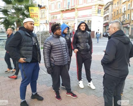 Треньори и легенди се включват в тренировката на Тервел с децата на Пловдив