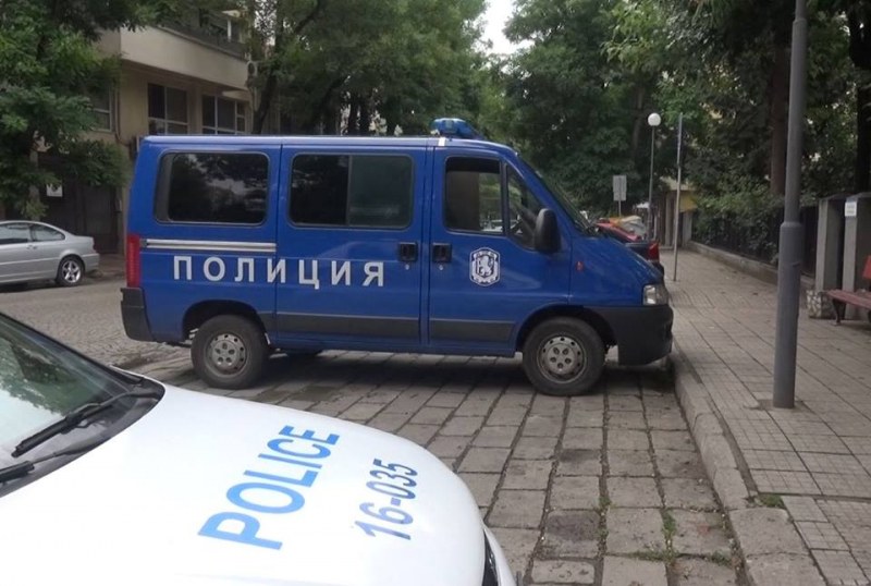 Акция в студентско общежитие в Пловдив, арестуваха 19-годишен