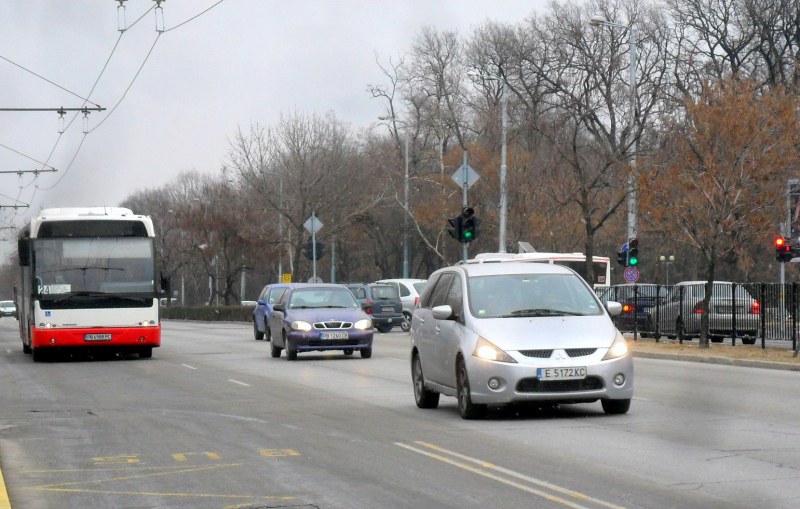 Авариен ремонт затруднява движението на булевард в Пловдив