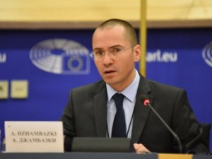 Джамбазки: Намалянето на субсидията бе наказателен ход срещу БСП