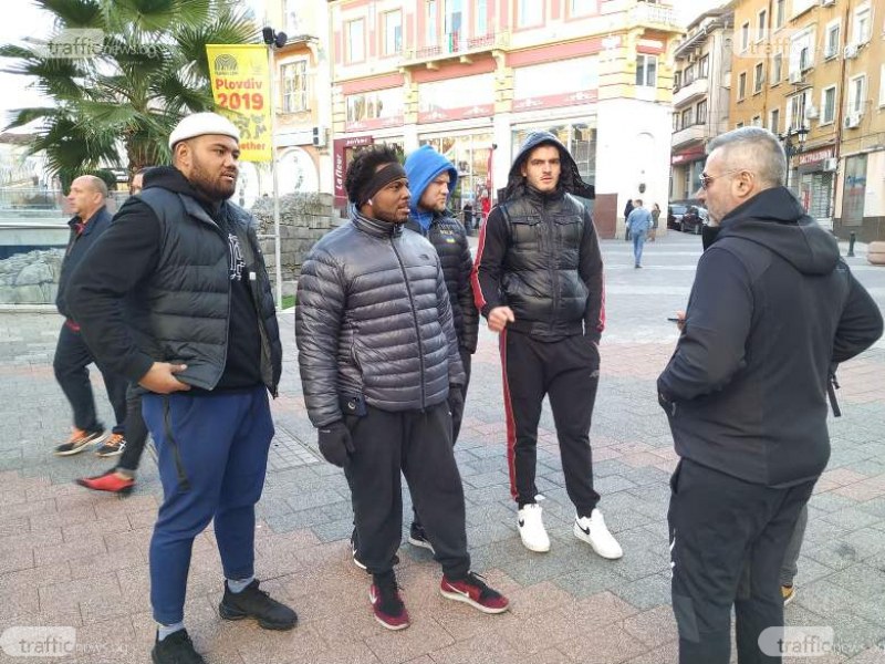 Треньори и легенди се включват в тренировката на Тервел с децата на Пловдив