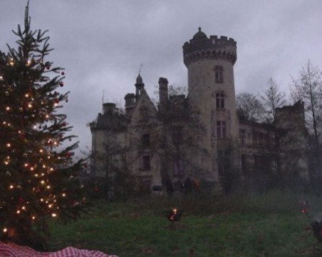 Коледа в изоставен замък! 27 000 собственици вече имат тази възможност