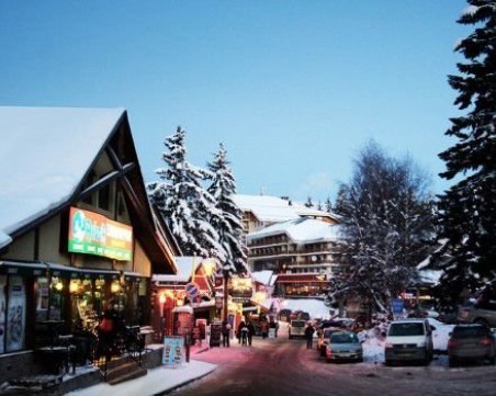 Полицията обсади зимните курорти – хиляди студенти завземат Банско и Пампорово