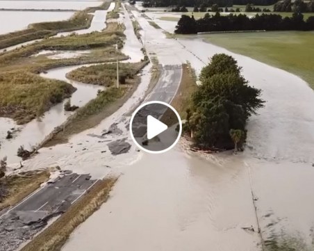 Стотици туристи са блокирани в Нова Зеландия след срутване