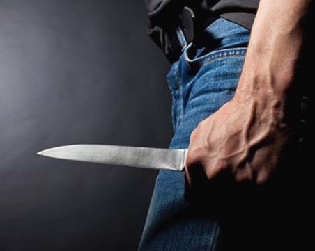 Апаши заплашиха с нож 11-годишен в Пловдив, отмъкнаха му телефона