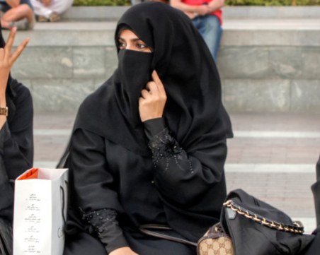 Мъже и жени вече ще стоят заедно в ресторантите в Саудитска Арабия