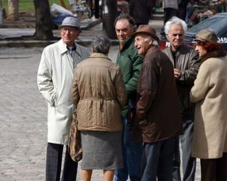 От днес: Изплащат коледните добавки на пенсионерите