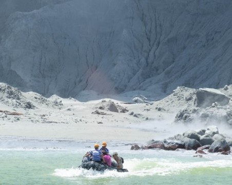 Петима са загинали, а 18 са ранени при изригването на вулкана в Нова Зеландия