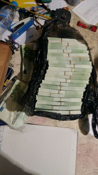 Намериха 250 000 фалшиви евро в разбитата втора наркобанда в Елин Пелин