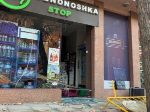 Апаш разби витрината на денонощен магазин в Пловдив
