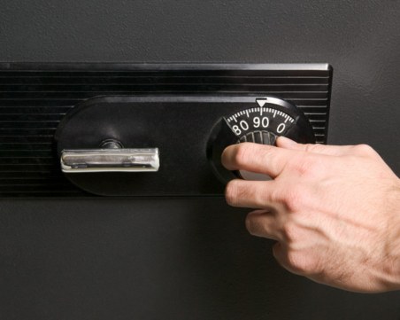 Апаши изнесоха сейф с над 20 бона от дома на софиянец