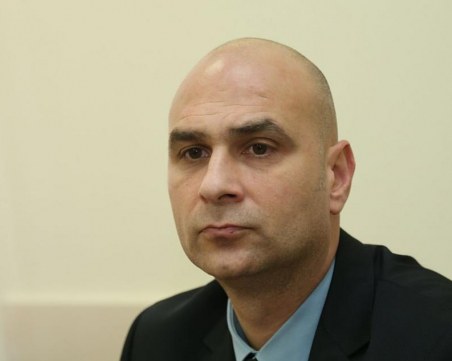 Майки помагали на 24-годишни младежи да въртят наркобандата от Елин Пелин