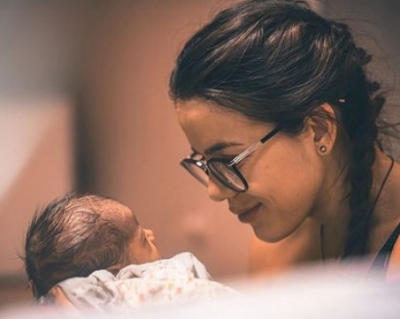 Наум Шопов и Теа Минкова показаха бебето