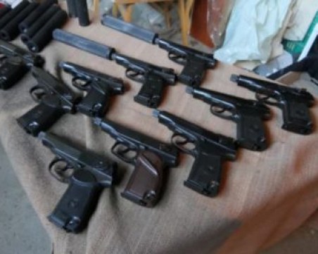 САЩ ни върнаха майстор на нелегално оръжие, издирван 15 години