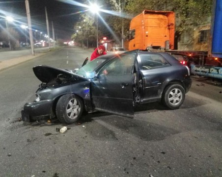 Шофьорът на тира минал на червено и блъснал колата на Цариградско в Пловдив